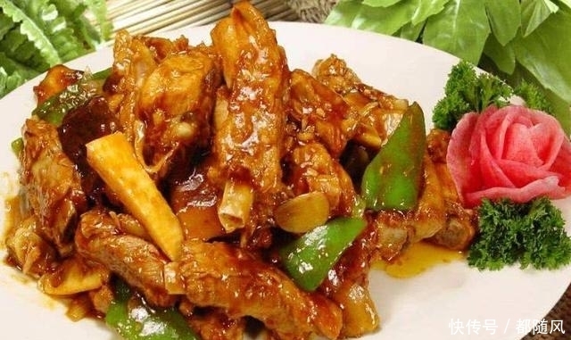 倒入杏鲍菇|待客必备的几道家常菜,鲜嫩美味,下酒又下饭,在家请客有面子