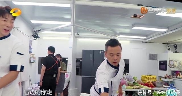 综艺|从赵丽颖在《中餐厅》的表现看,她是真的不适合综艺吗