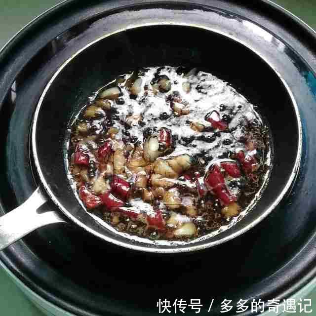 宫保风味|酸青瓜鸡肉拌杏鲍菇,轻松干掉两碗饭