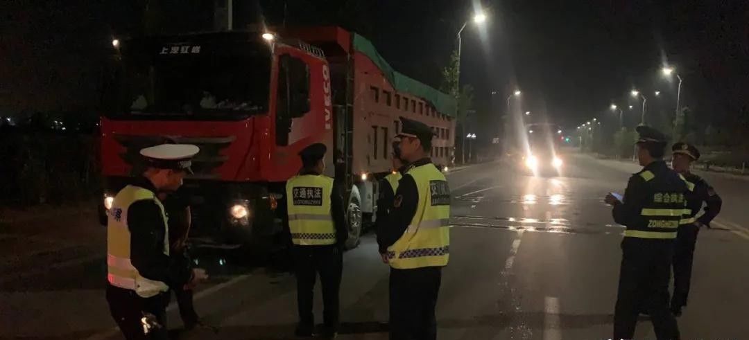 整治|洛宁交警持续整治渣土车 打赢蓝天保卫战
