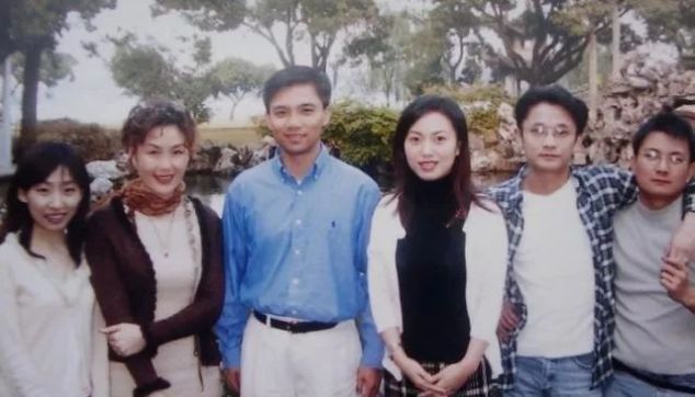  美人|中国电商史上的大佬,曾大赚18亿后为美人退隐,错失3万亿江山