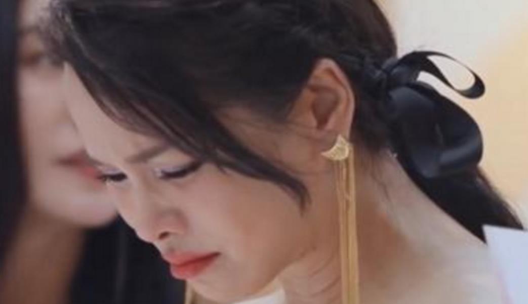 深刻|白冰成功晋级太高兴忘了掩饰表情,深刻演绎“皮不笑肉笑”