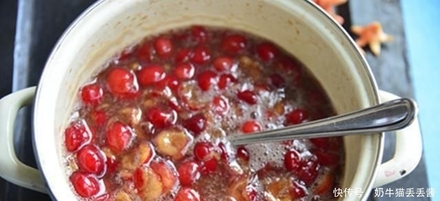 凉拌|皮蛋别再去凉拌了,教你个新鲜吃法,皮蛋更香更入味,吃了还想吃