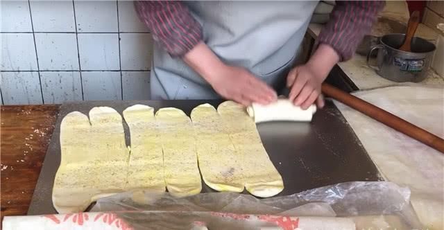 小吃|大叔街头卖“平民”小吃,1元一个分量足,食客吃过就忘不了