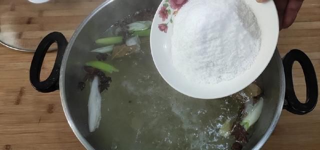 出油|鸭蛋怎么腌制才出油,只需注意四点,保证个个流油让你吃了还想吃