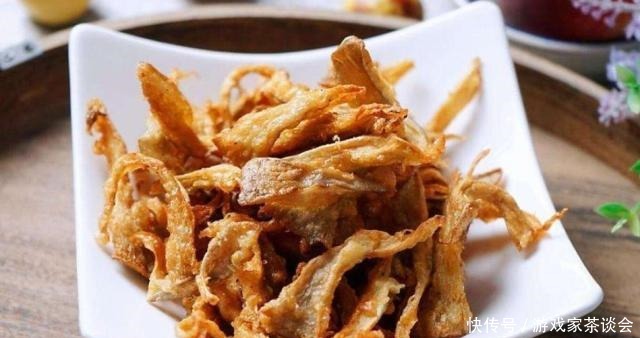 外酥|跟着我做油炸蘑菇,比炸酥肉还好吃,外酥里软,放一天还酥脆