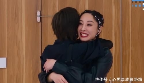 宁静|《乘风破浪》郑希怡晋级,郁可唯王霏霏激动,谁注意宁静反应?