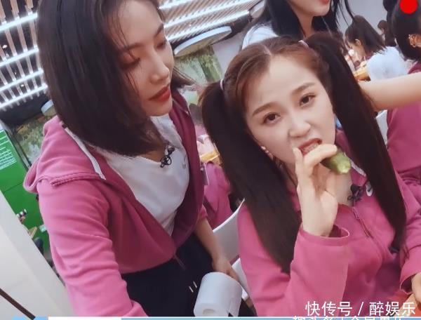 黄瓜|许佳琪误吃虞书欣吐出来的黄瓜,嘴上说不介意却被脸上表情出卖