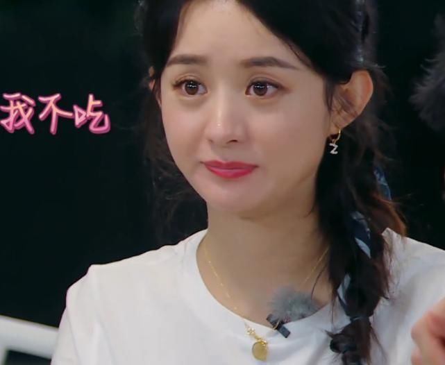 一目了然|赵丽颖李浩菲吃面条,看清两人的吃相,女明星和艺人差距一目了然