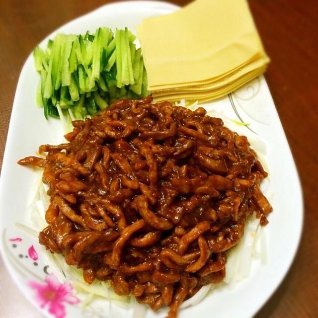过瘾|去饭店必点菜之京酱肉丝,咸甜适中,酱香浓郁,搭配豆腐皮,过瘾