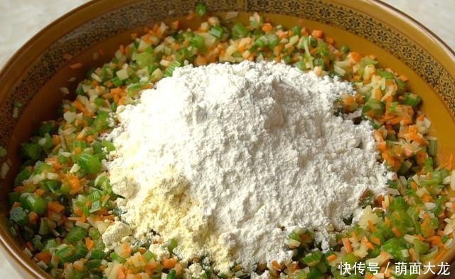 面粉|3种蔬菜2种面,教你做营养菜窝头,不揉面不发面,吃着真过瘾