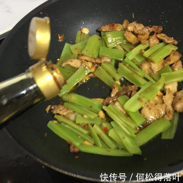 入味|五花肉炒莴笋，咸香入味，下饭极了