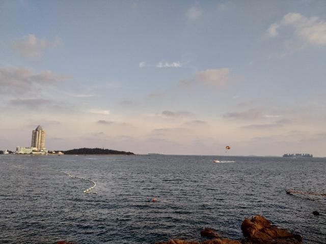 活着|《美国工厂》曹德旺:人活着就是要干活,你说是不是?