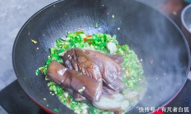 从小|茄子的特色吃法,从小就好这一口,开胃下饭,初秋吃正合适