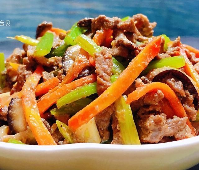  喜欢|时蔬炒牛肉，营养丰富，味道鲜美，家人都喜欢