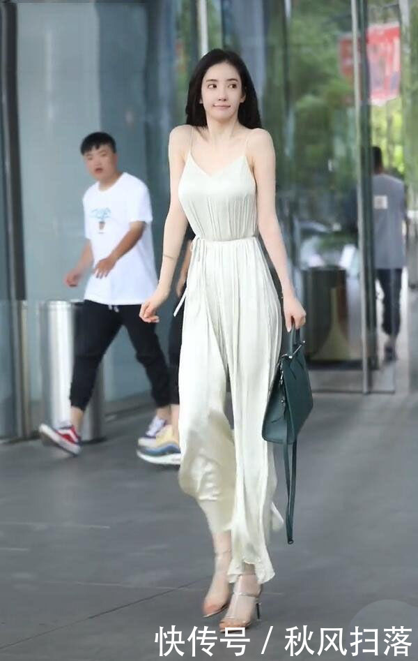 这件|实在不明白,这件“连体裤”到底怎么穿上去的