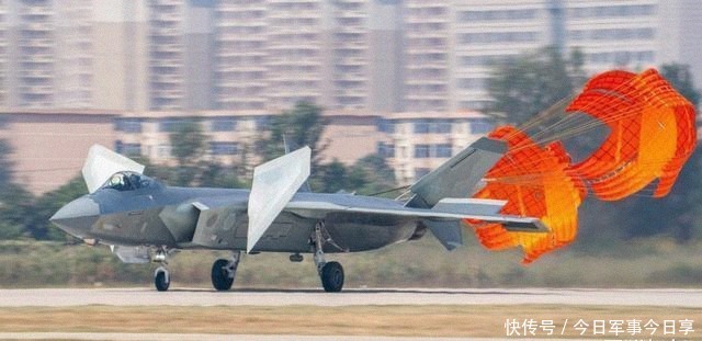 矢量|歼20增重版亮相,它又不搞近距格斗,为何要上矢量推力喷管?