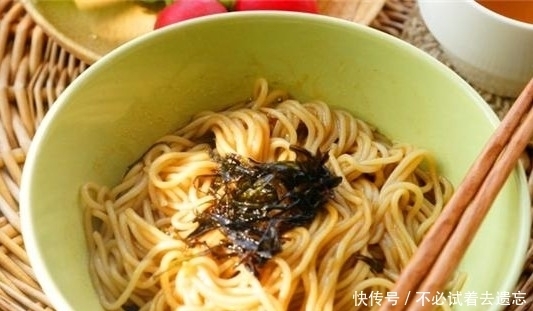  葱香|葱油拌面爽滑劲道，营养美味葱香浓郁，炎炎夏日必不可少