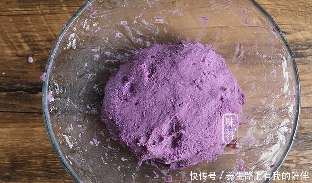 紫薯饼|早餐不用出去买了,紫薯这样做早餐,软糯香甜有营养,孩子抢着吃