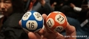 一刀切|双色球摇奖球的秘密：一刀切开后，人们多年的疑惑也解开了！
