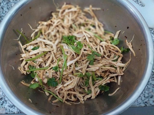 麻辣|比口水鸡好吃100倍下酒好菜麻辣鸡丝,开胃爽口,麻辣鲜香