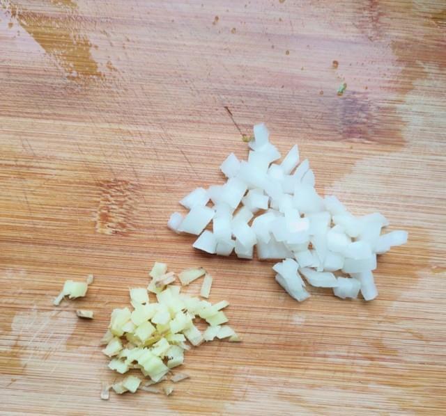 简单|蒜炒红苋菜,简单炒一炒,超好吃