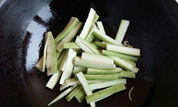 丝瓜|丝瓜跟它炖到一块儿,比鸡汤还鲜美,比参汤还补特别适合夏天吃