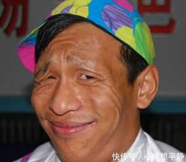 开心|开心一笑:如果你觉得两个人各自玩手机很没意思,不妨交换一下!