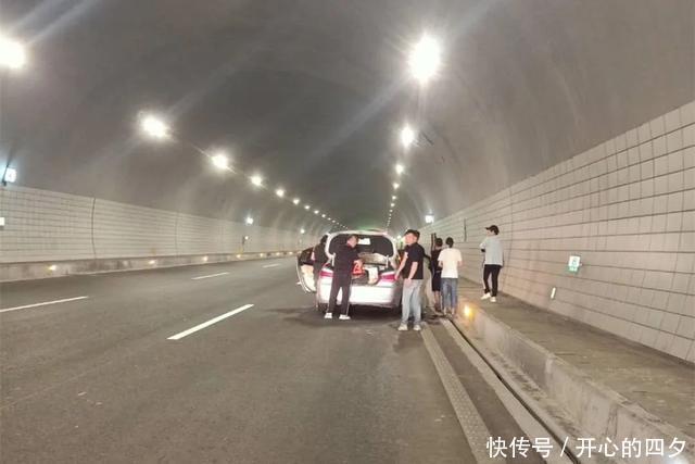  高速交警|这么任性，高速是你家吗