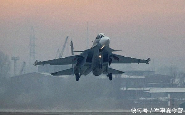 弹射|一架苏30战斗机坠毁,飞行员成功弹射逃生,西部战区:这是一次警告