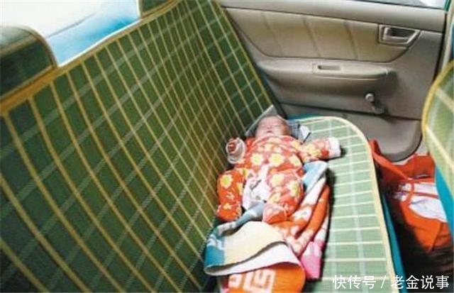 司机|出租车上孩子一直哭，妈妈拿糖哄，司机看到娃的脚后要报警
