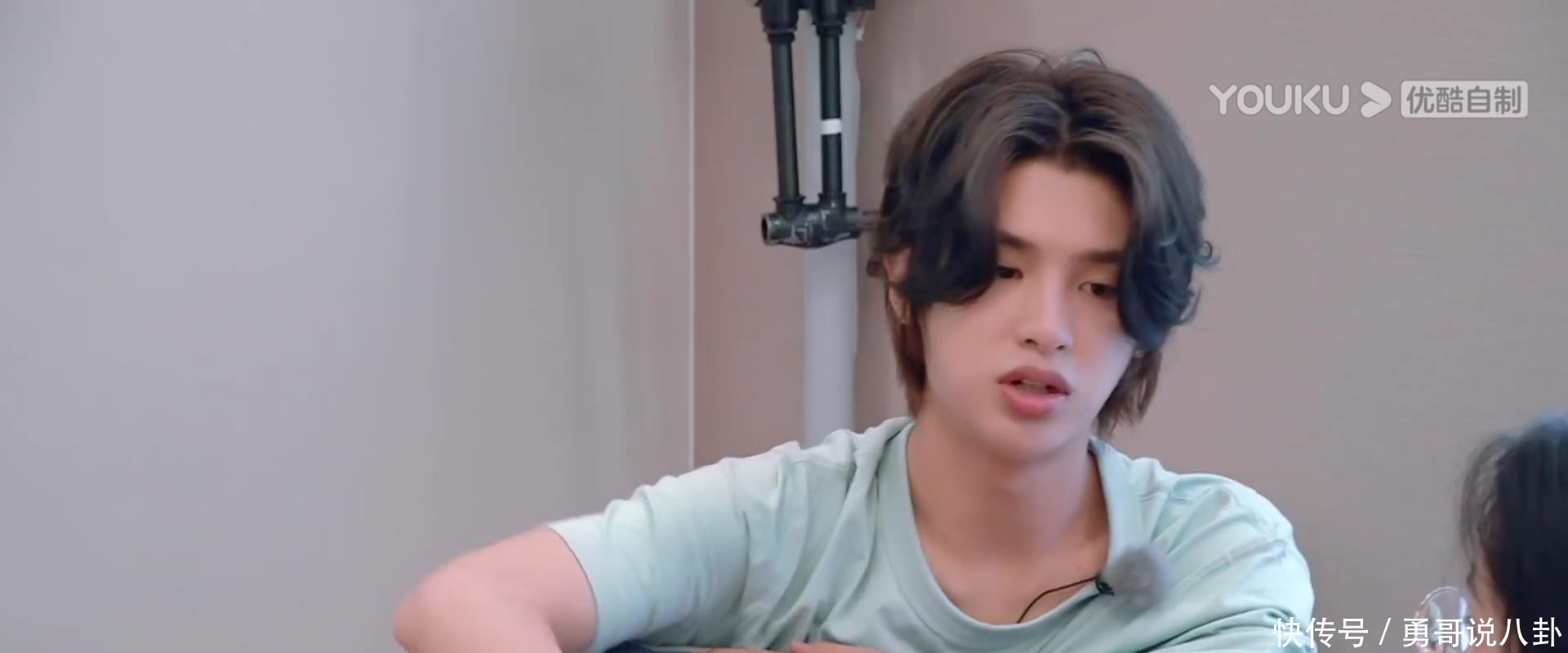 高强度|乐华旗下艺人都是如此高强度工作18岁的黄明昊直言,想“逃跑”