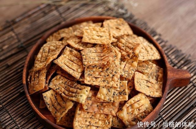 油炸麻叶|这道小吃,逢年必做,3块钱的成本能炸一大盆,酥酥脆脆,真好吃