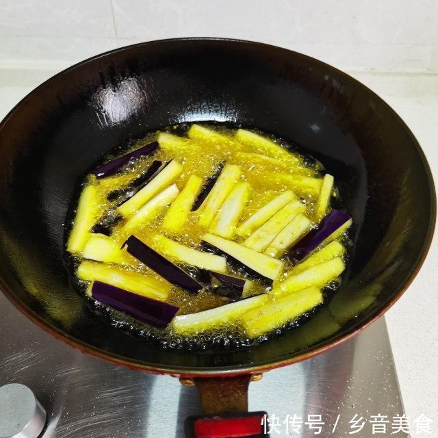 切成|豆角烧茄子,软糯入味,非常的下饭