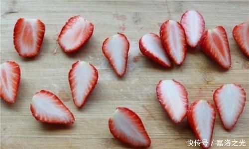 慕斯蛋糕|夏天最爱的草莓蛋糕,清爽细腻,配方升级,不用烤箱,零失败