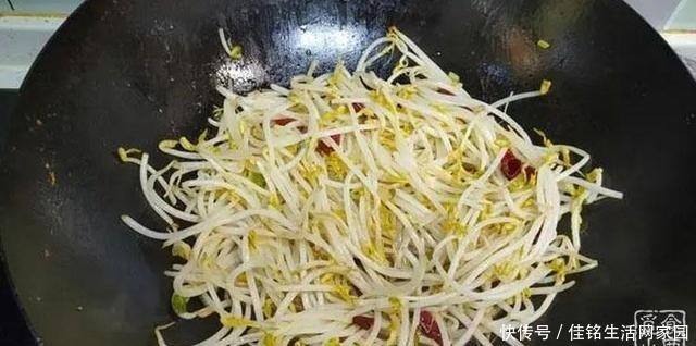 脆爽|炒豆芽不焯水,下锅前多加一步,炒出来的豆芽脆爽入味还不出水