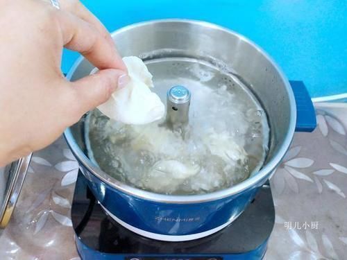 饺子皮|夏天用它包饺子,鲜香多汁消暑补水,比韭菜芹菜都好吃,全家爱吃