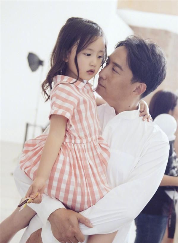 黄磊|妹妹人儿早餐没吃完,黄磊告诉她不要浪费,被女儿反驳了