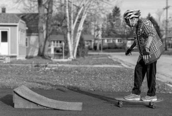 黯然失色|他为93岁的妈妈拍了一组照片,让所有自拍美颜都黯然失色