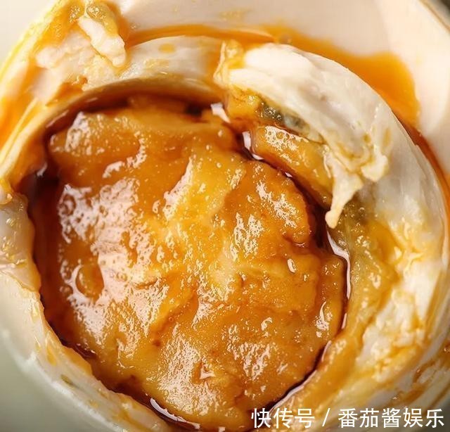  高邮咸鸭|中国哪里的咸鸭蛋好吃？这3个地方评价高！酥沙流油，好吃下饭