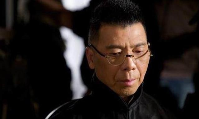 借钱|晚年杜月笙落魄到借钱维生，此人说一句话，杜月笙红了眼眶