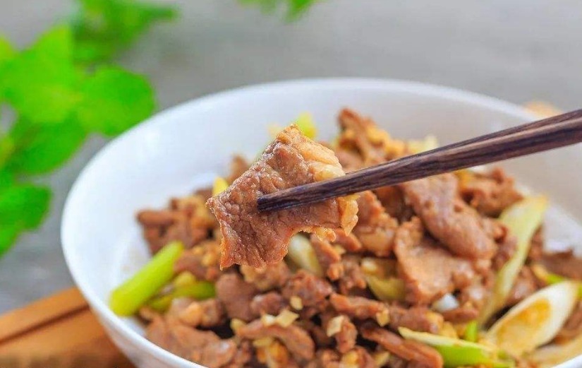 羊肉|葱爆羊肉,先炒葱或先炒肉全错!教你正宗做法,鲜香嫩滑没膻味
