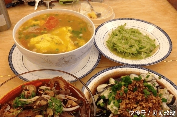 想到|女子吃快餐, 男子纠缠女子说是自己老婆, 警察到才知男子救了自己