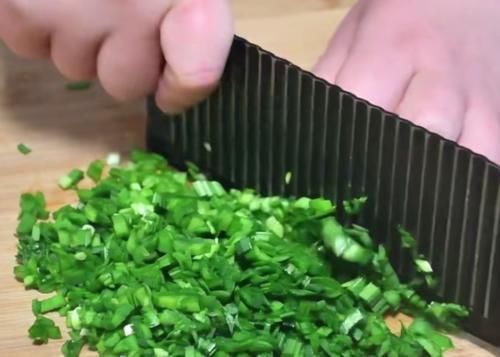  美食|不用和面的韭菜盒子，简单好吃，营养美味，15分钟品尝家常美味
