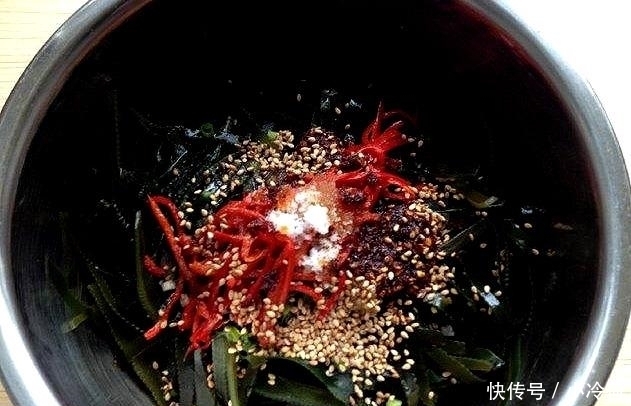 辣椒|凉拌海带脆爽入味操作要点,浇油1步最重要,香菜辣椒要放对位置