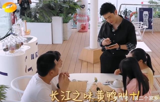 刘宇宁|刘宇宁吐槽菜量大,有谁注意张亮说了啥中餐厅的精神藏不住了