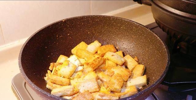 1小勺|豆腐里打2个鸡蛋,简单一炒,老公孩子最喜欢,每次上桌都吃光光