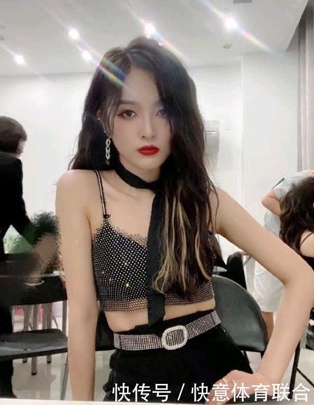 资源|火箭少女解散后,杨超越资源逆天,咖位提升,逐渐拉开了队友