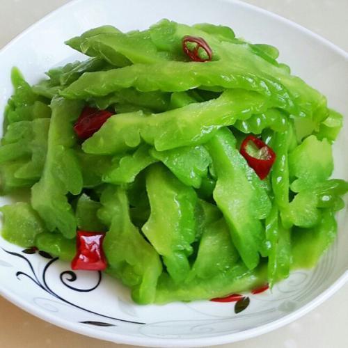  技巧|苦瓜不要直接炒，大厨教你一小技巧，炒出来的苦瓜不苦，更清脆！