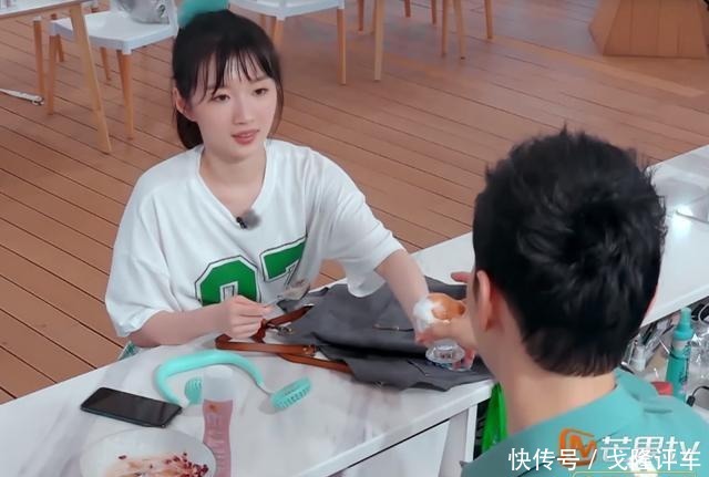  举动|《中餐厅》黄晓明这个举动拯救了赵丽颖！宠爱不是装出来的！